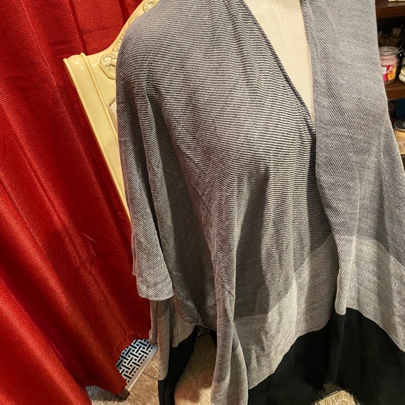 Christopher and Banks Shawl lightweight poncho - Picture 3 of 6